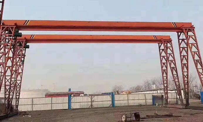 龍門吊設(shè)備電動(dòng)機(jī)的絕緣層構(gòu)造，是根據(jù)電流量尺寸或是工作電壓多少明確?