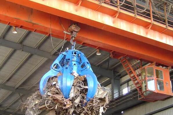 雙梁抓斗橋式起重機電動機的絕緣層構(gòu)造，是根據(jù)電流量尺寸或是工作電壓多少明確?