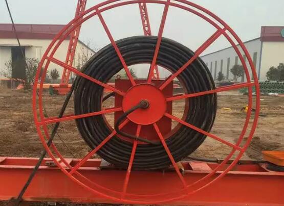 龍門吊的龍門吊電纜卷筒的基本工作原理是什么？
